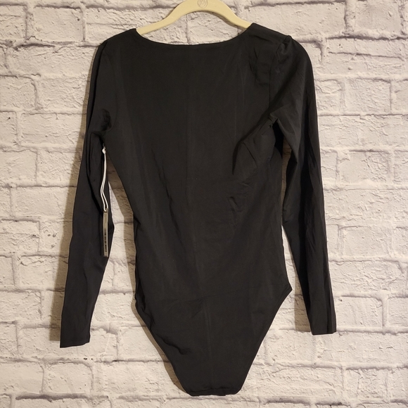 NWT Everlane Black Longsleeve V-Neck Bodysuit - Picture 4 of 13